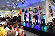 BMW Motorradfans bei der exklusiven Fashionshow